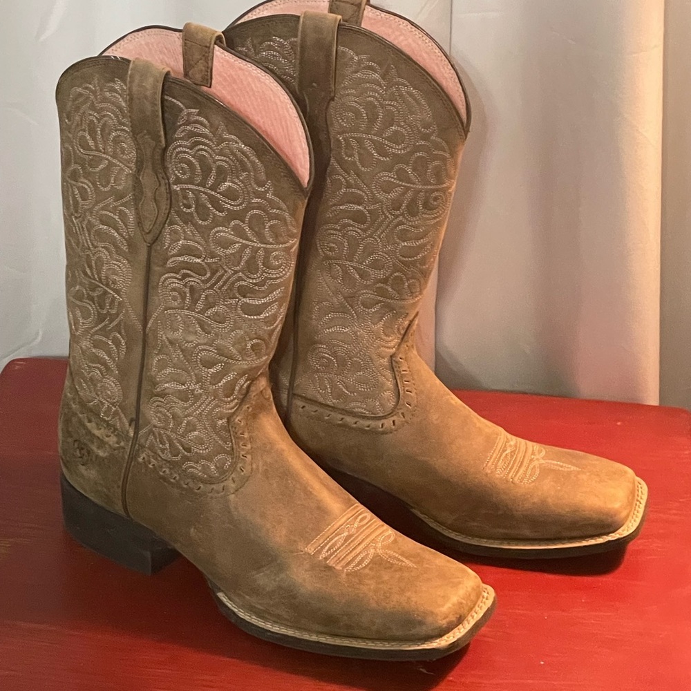 Ariat cowboys boots